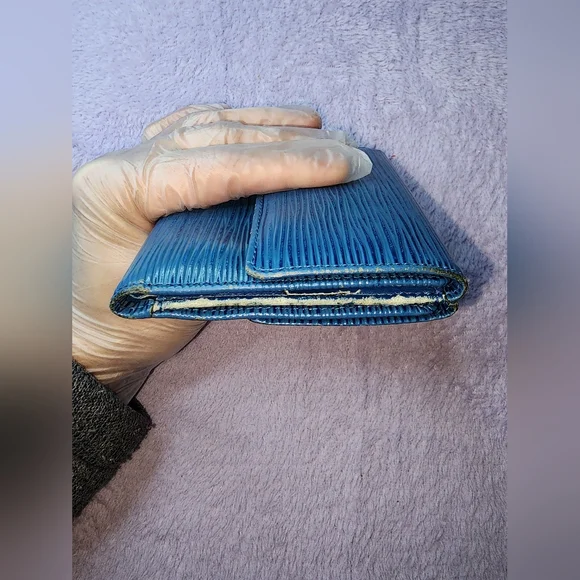 AUTHENTIC LOUIS VUITTON VINTAGE BLUE EPI LEATHER PORTE MONNAIE BILLETS WALLET - Picture 14 of 16